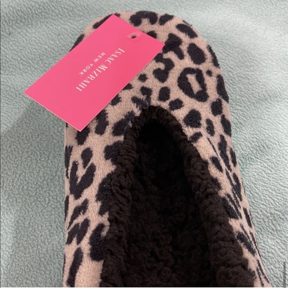 ISAAC MIZRAHI Sherpa Leopard Slippers - Picture 6 of 8